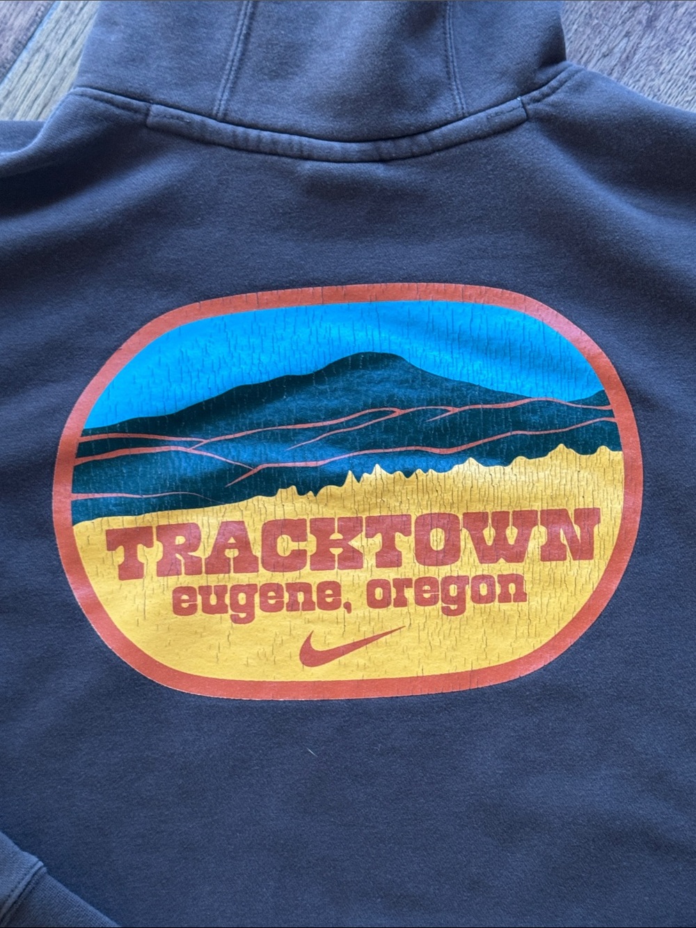 Nike Brown Hooded Sweatshirt with Tracktown Graphic - Picture 6 of 7